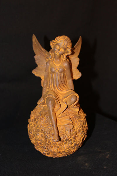 Beeld - Statue : Elfje op bloemenbol - Elfe sur bulbe à fleurs