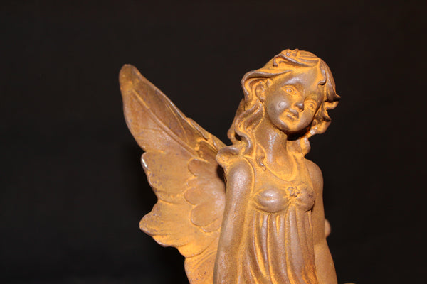 Beeld - Statue : Elfje op bloemenbol - Elfe sur bulbe à fleurs