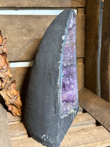 Amethist Geode 32 cm – Luxe Paarse Edelsteen uit Brazilië | Interieur Eyecatcher & Verzamelstuk